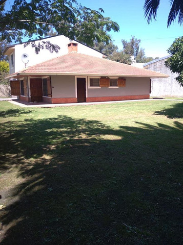 Casa En Venta - 2 Dormitorios 2 Baños - Cochera - 323mts2 - Mar Del Plata