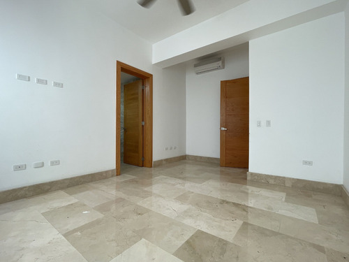 Apartamento En Con Vista Al Mar Y En El Mirador Sur En Venta, Cercano Avenida Anacaona Y Facil Acceso A Sectores Como Cacicazgos, Mirador Norte