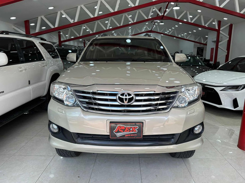 Imagen 10 de 13 de Toyota Fortuner Sr