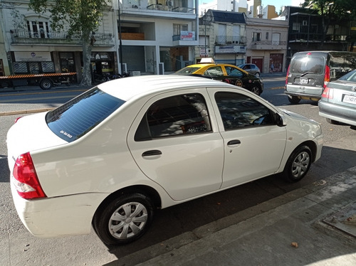 Toyota Etios 1.5 Sedan X 2016
