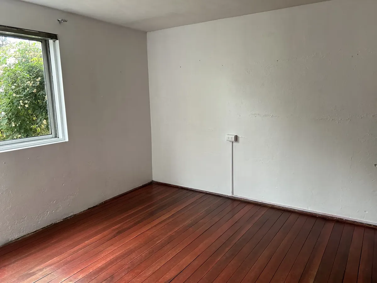 Imagen 2 de 8 de Casa Sólida Y Amplia, En 3 Niveles