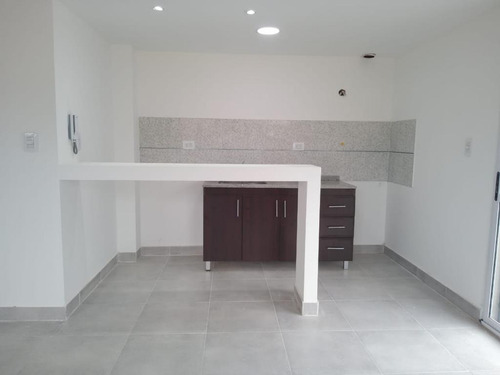 Imagen 5 de 16 de Dúplex De 3 Ambientes Con Patio Y Cochera En Ituzaingó Norte