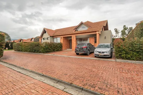Casa En Venta En Canelon. Cod V15829