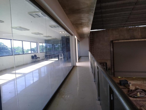 Imagen 9 de 20 de Bodega Con Oficinas