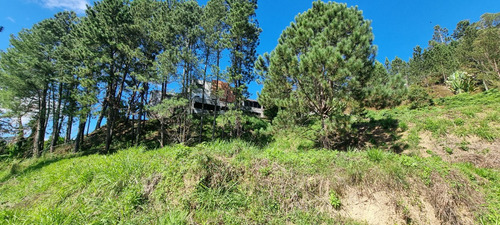 Gran Lote De Terreno En Urbanización Cerrada