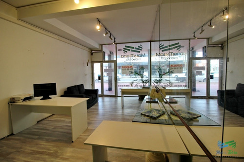 Local Con Baño En Venta Sobre Av. Gorlero, Peninsula. Punta Del Este- Ref: 2833