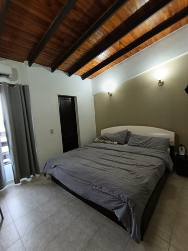 Cb.venta Tonwhouse Mañongo. Conj. Resd. Las Trinitarias.