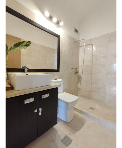 Se Alquila Bello Apartamento Ubicado En Loma Linda.
