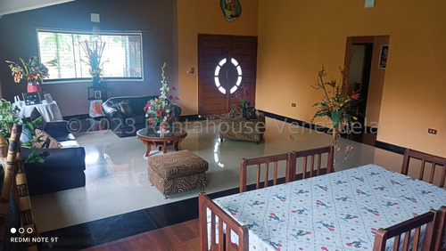 Hermosa Casa, Con Amplios Y Bellos Espacios Destinados A La Recreacion 23-31300 Eloisa Mejia