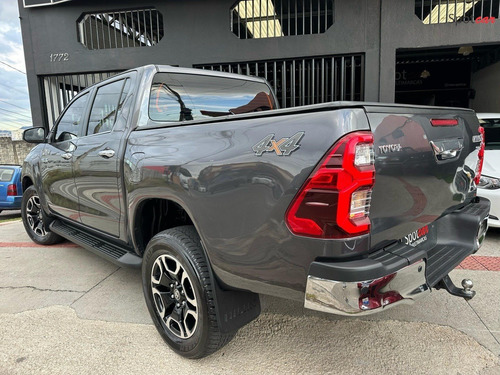 Toyota Hilux 2.8 D-4D TURBO DIESEL CD SRX 4X4 AUTOMÁTICO
