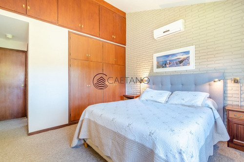 Espectacular Casa De Cinco Dormitorios Y Piscina En Venta - Playa Mansa- Ref: 2734
