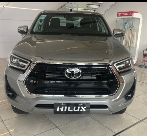 Imagen 2 de 16 de Toyota Hilux Srx 2.8 4x2 At 2022