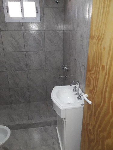 Casa En Venta - 2 Dormitorios 1 Baño - Cochera - 1.050mts2 - Bordenave, Puán