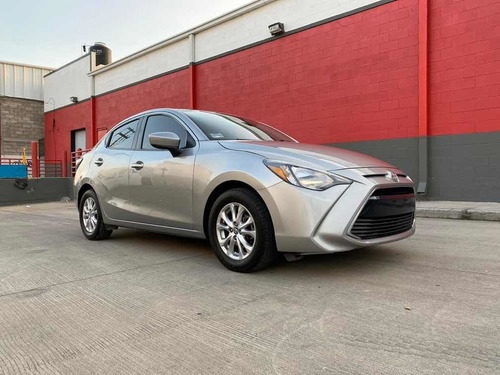 Toyota Yaris 1.5 R Le Mt 2016