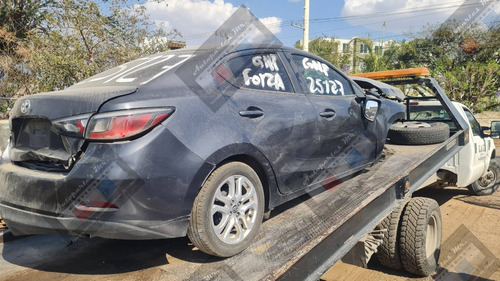 Toyota Yaris R Mazda 2 Partes Piezas Desarme Refacciones