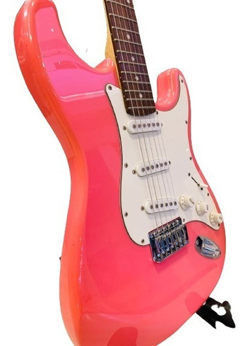 Imagem 2 de 4 de Kit Guitarra Condor Rx10 Strat Pink + Amp First 18w + Brinde