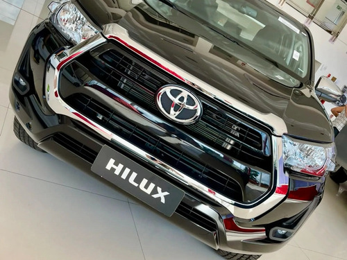Toyota Hilux 2.8 D-4D TURBO DIESEL CD SRX PLUS 4X4 AUTOMÁTICO