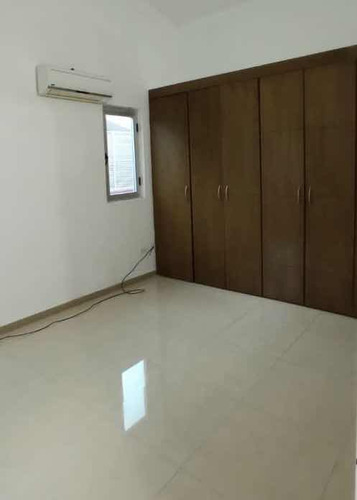 Townhouse En Alquiler El Castaño