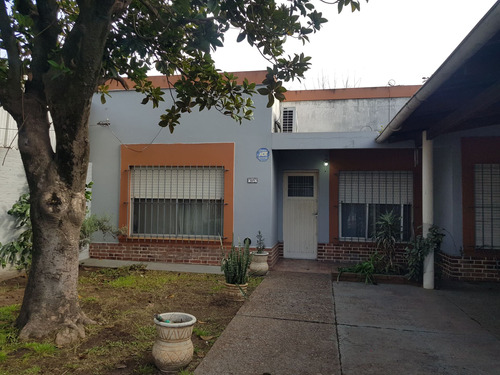 Casa 6 Ambientes  En Venta Monte Grande Con Pileta