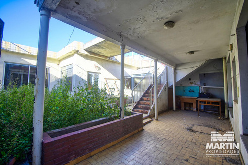 Casa A Reciclar De 277 M2.