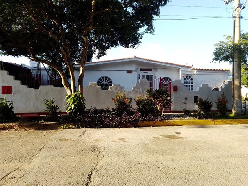 Casa De Esquina, Urb. Luisa Cáceres, Porlamar, Isla Margarita