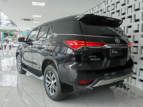 Imagem 4 de 15 de Toyota Hilux Sw4 2.8 Srx 4x4 7 Lugares 16v Turbo