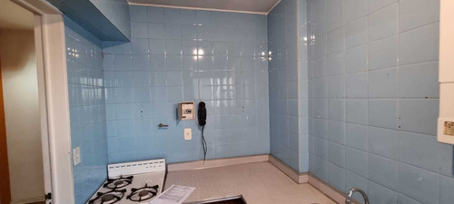 En Venta En Moron Sobre Calle Belgrano Frente A La Plaza De La Municipalidad Departamento De 2 Ambientes Apto Profesional F: 8984