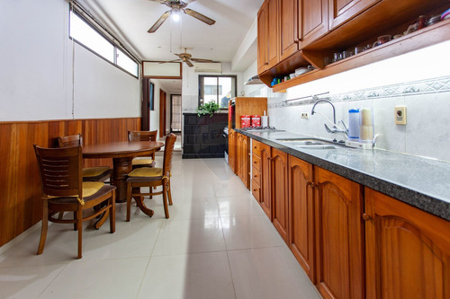 Imagen 5 de 30 de Casa 4 Dorm. Venta Malvin Barbacoa Cerrada Fondo