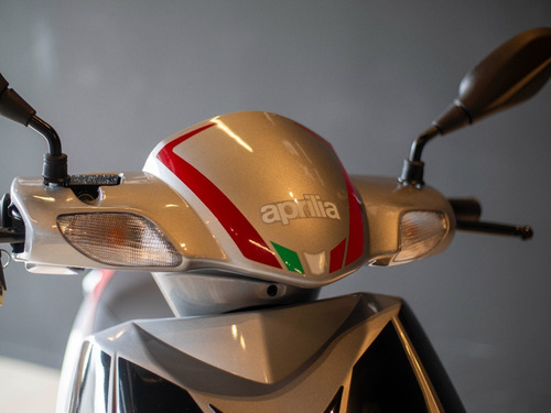 Imagen 15 de 24 de Scooter Aprilia Sr 160 Gris - Financiamiento En Cuotas