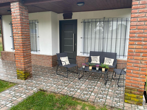 Casa En Venta - 2 Dormitorios 1 Baño - Cochera - 420mts2 - Mar Del Plata
