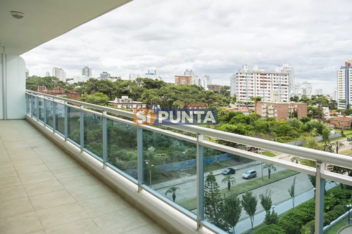 Hermoso Departamento En Venta Con Agradable Vista, 2 Dorm Con 2 Baño.