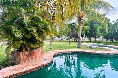Terreno De 2,204 M² En Chiconcuac, Xochitepec, Morelos | Con Alberca Y Explanada Para Eventos