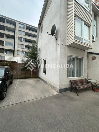 Casa De 3 Pisos En Pasaje Cerrado En Venta. En Ñuñoa