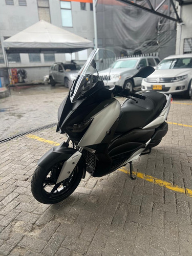 Moto Yamaha X- Max 300