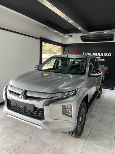 Imagen 11 de 16 de Mitsubishi L200 2023 2.4 181cv Di-d High Power Cuero