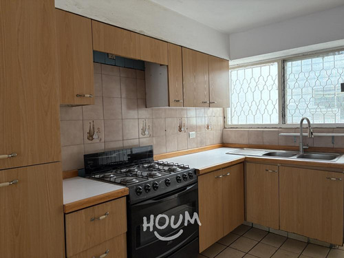 Casa En Colinas De San Javier, Guadalajara Con 7 Recámaras, 1305 M², Id: 151607