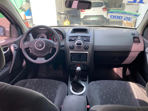 Renault Megane 1.6 Dynamique Hi-flex 4p
