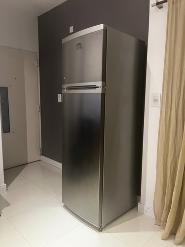 Heladera Atma Hnf420x Acero Inoxidable No Frost Gris Oscuro (Usado)