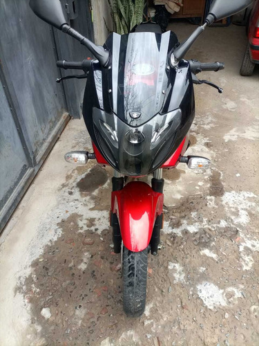Imagen 4 de 7 de Bajaj Rouser 220f