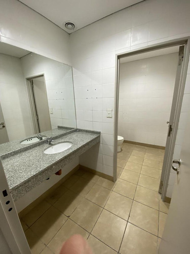 Imagen 11 de 11 de Excelente Local En Alquiler - 690 M2 - Aa Central. Impecable Estado.