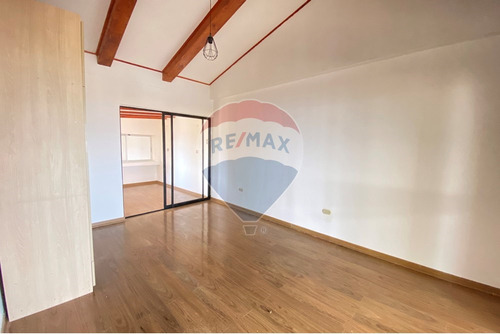 Casa En Jardines Del Sur Con Local Comercial