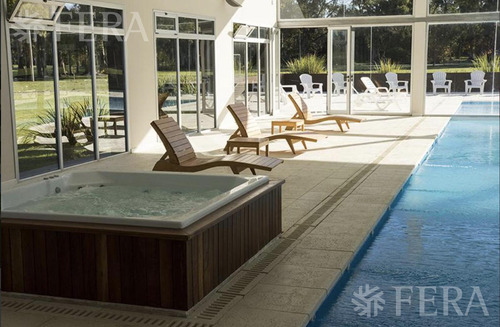 Venta De Terreno De 2490 M2 En Campos De Roca Ii