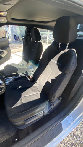 Hyundai Veloster 1.6 6at 130cv