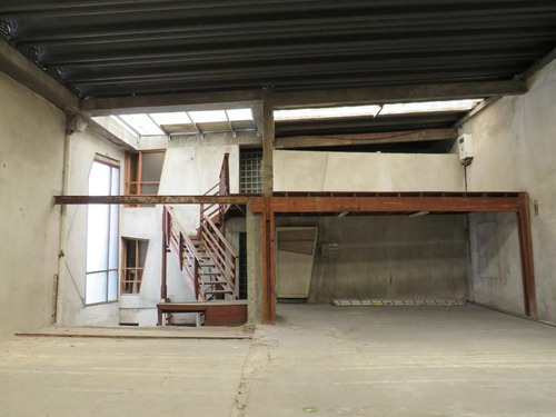 Venta Excelente Casa De 6 Dormitorios Y Dos Edificios Comerciales Centro. Dos Padrones