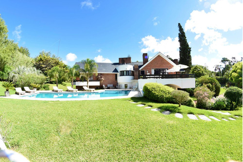 Venta De Casa 6 Dormitorios En Golf, Punta Del Este. (ref: Zen-17359)