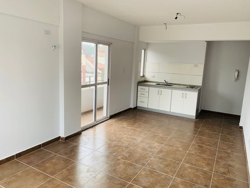 Imagen 2 de 3 de Departamento 2 Ambientes En Banfield