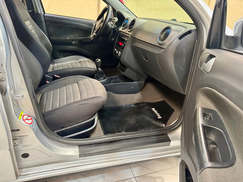 Volkswagen Voyage 1.6 Highline 101cv