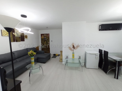 Imagen 14 de 30 de Moderno Y Remodelado Apartamento En Venta Con Conexión A Planta Electrica En El Este De Barquisimeto Lp 245899