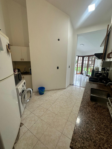 Casa Venta Arguello Amplia 3 Dormitorios Patio Enorme Pileta
