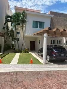 Magestuosa Casa En Venta En Isla Dorada